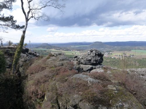 2018/04 - Blick in das Elbsandsteingebirge auch „Sächsische Schweiz“ - Bild 1